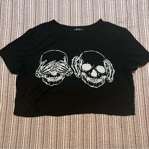ROMWE Black Crop Top with White Skull Graphic